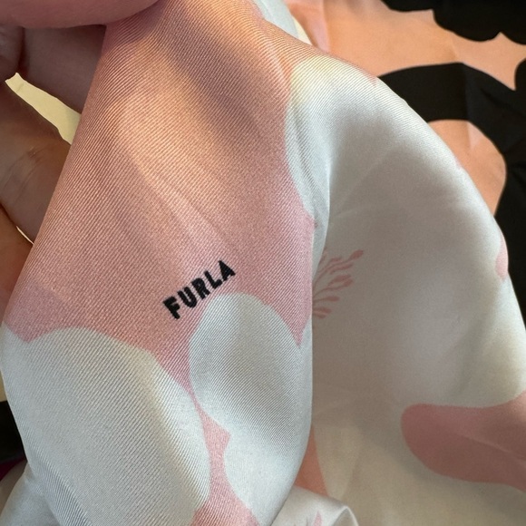NWOT Furla Silk Made in Italy Printed Scarf Pink Black White Pattern - Picture 9 of 10